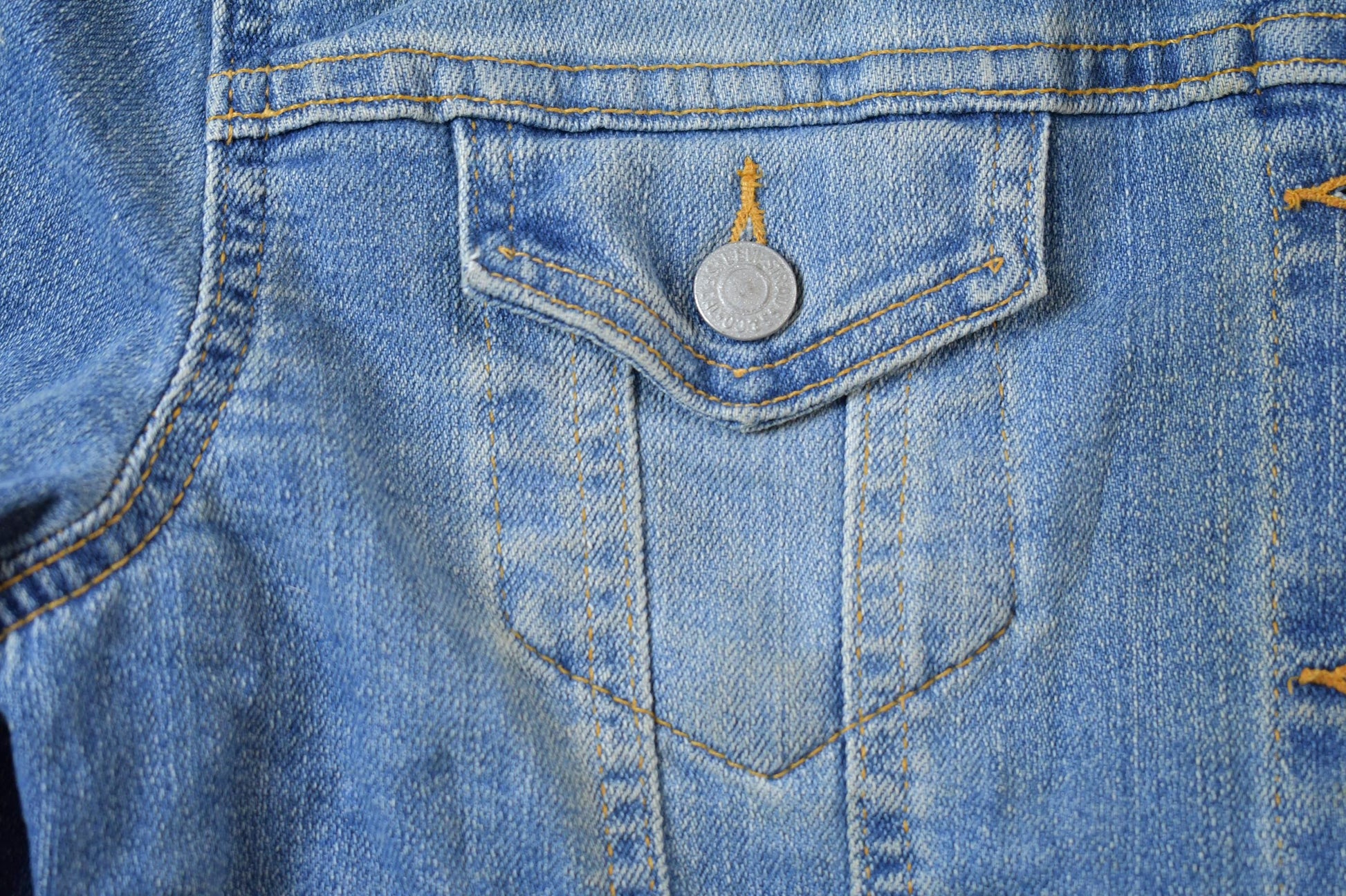 Vintage 1990s Levis Denim Jacket Faux Fur Collar Made In USA