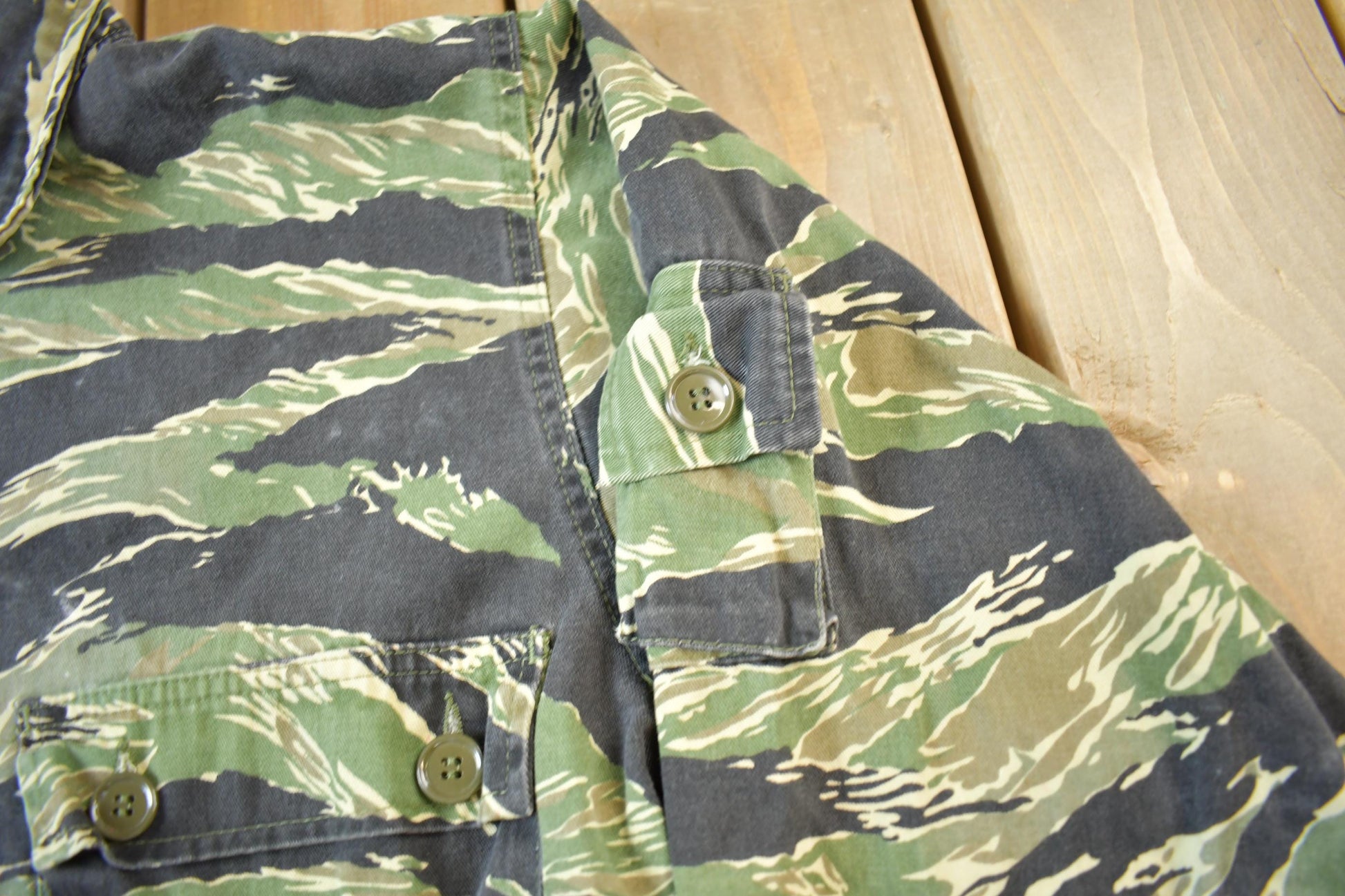Vintage 1960s Tigercamo Stripe Military Camouflage Button Up Jacket
