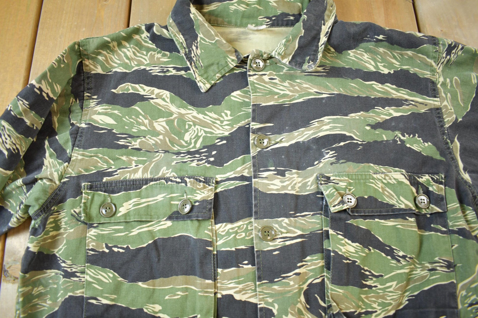 Vintage 1960s Tigercamo Stripe Military Camouflage Button Up Jacket