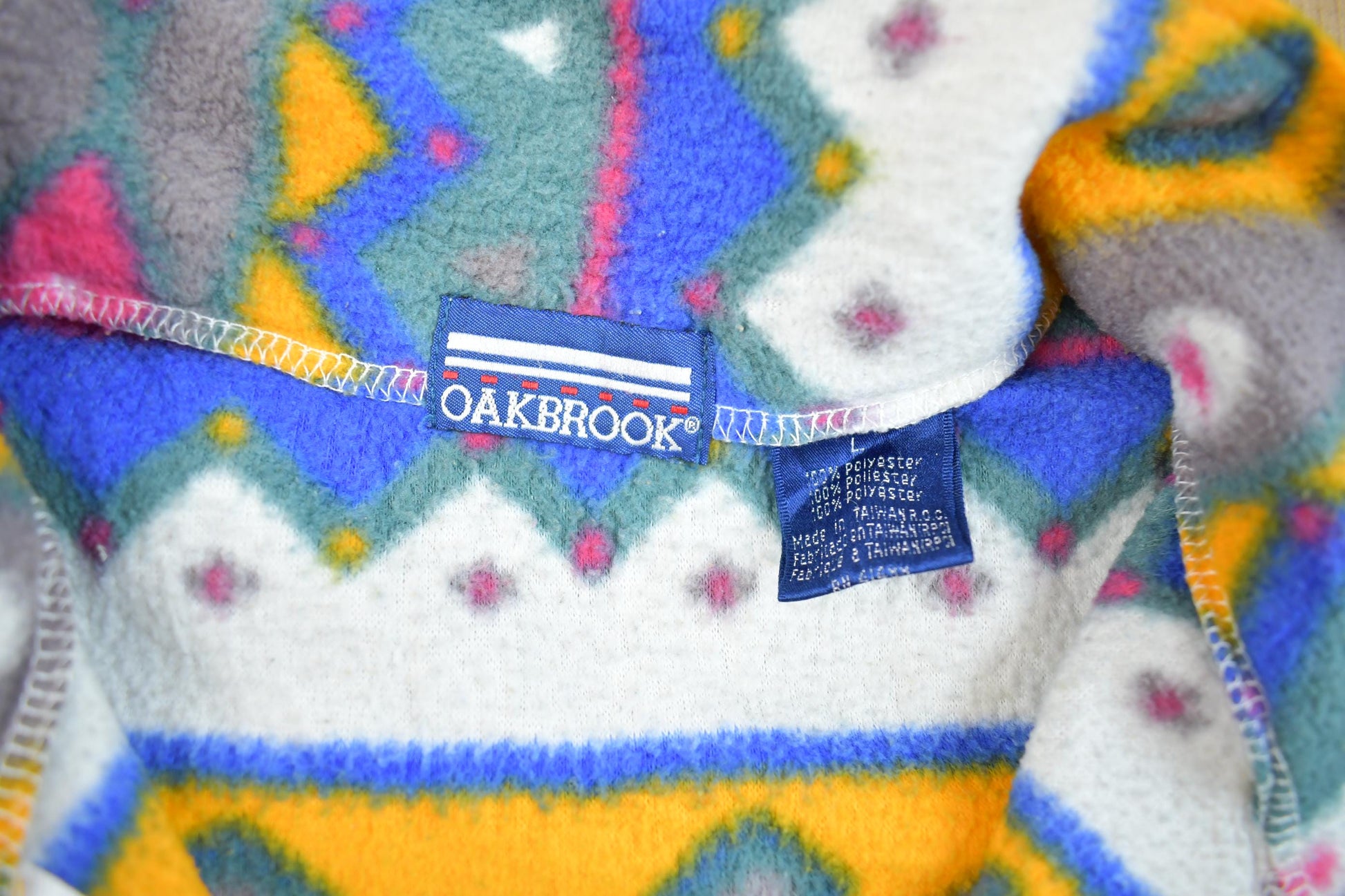 Vintage 1990s Oakbrook Abstract Pattern Colourful Fleece Sweater