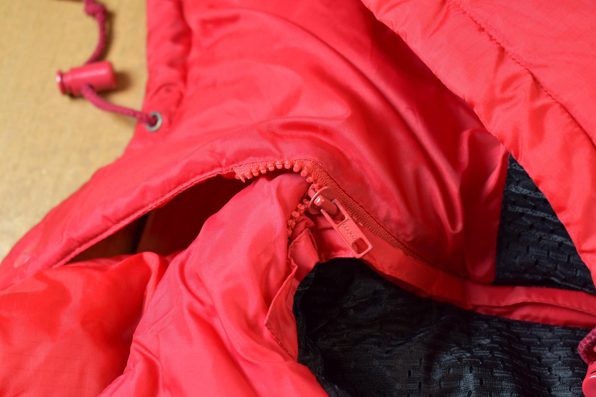 Vintage 1990s Chicago Blackhawks Reversible NHL Hockey Puffer Hooded Jacket