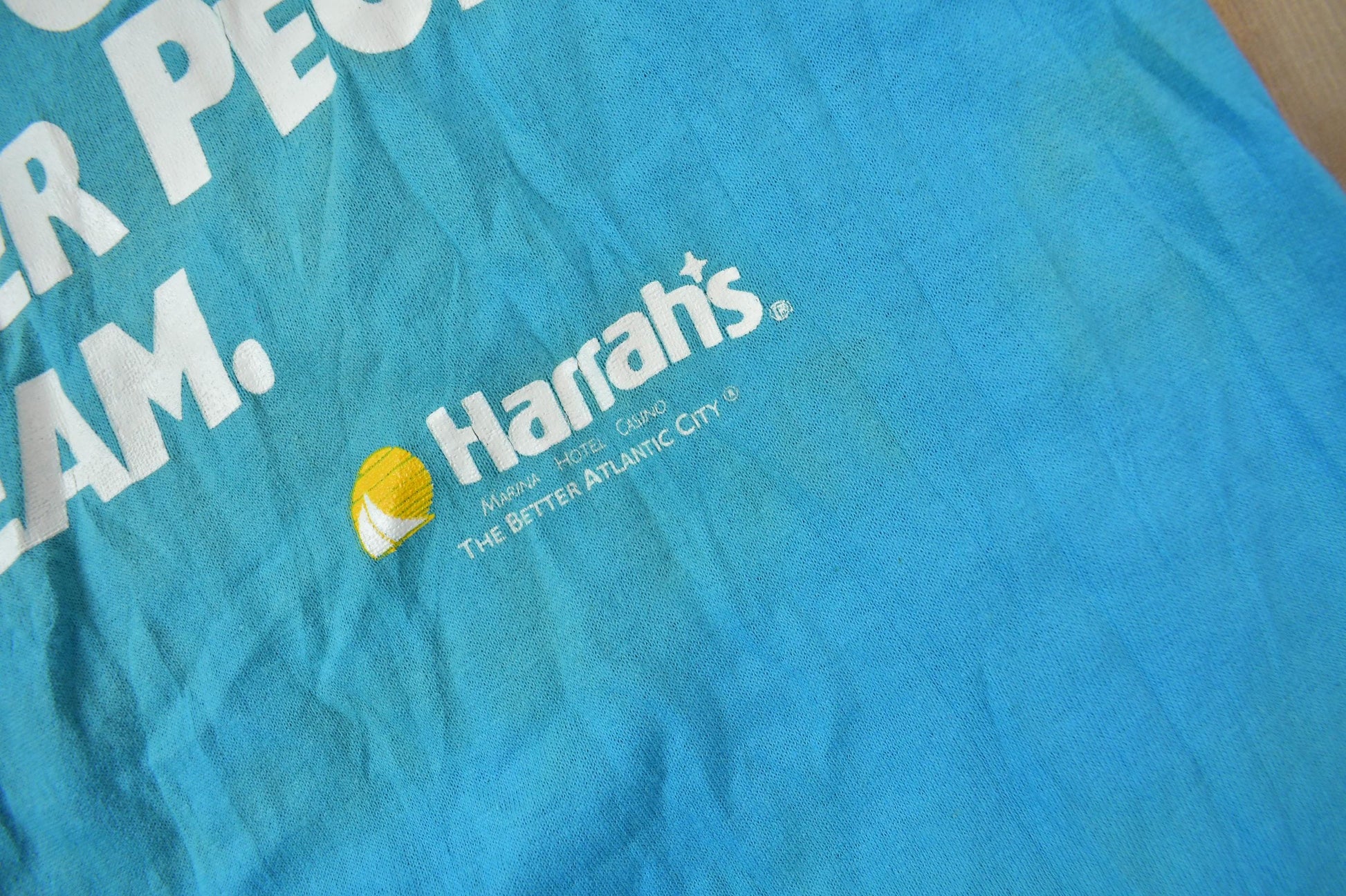 Vintage 1980s Harrah's Hotel & Casino Souvenir Travel T-Shirt