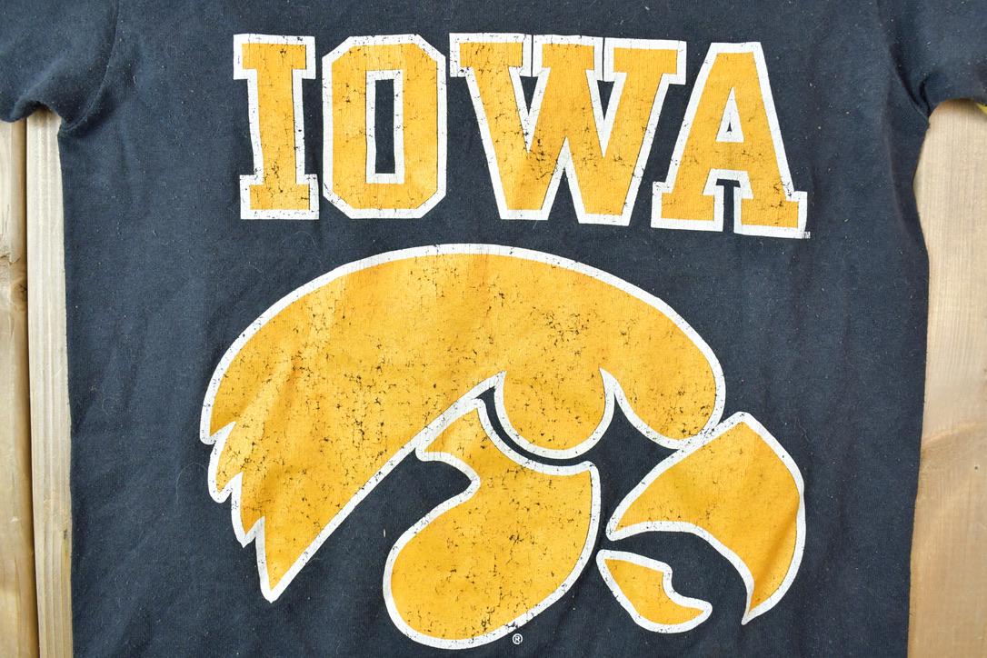 Vintage 1980s Iowa Hawkeyes University Collegiate T-Shirt