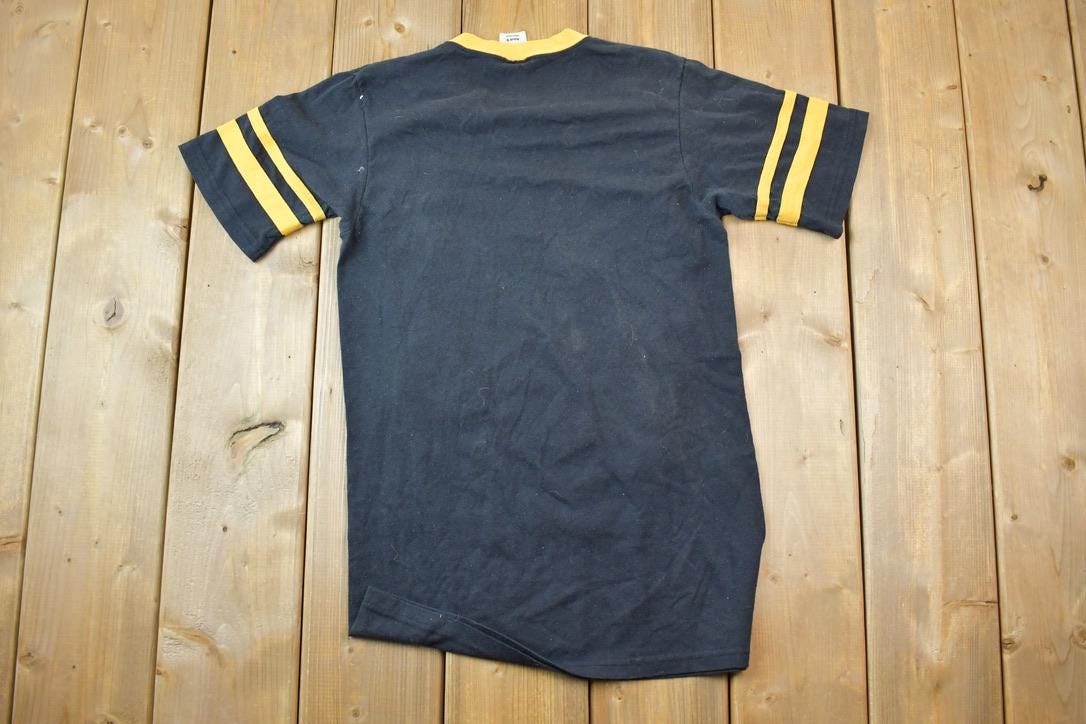 Vintage 1980s Iowa Hawkeyes University Collegiate T-Shirt