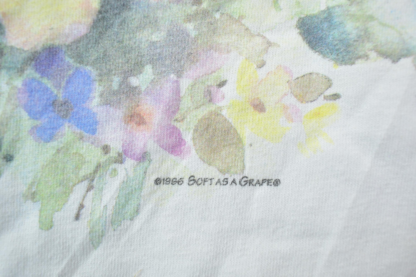 Vintage 1996 Soft As A Grape Floral Design Graphic T-Shirt