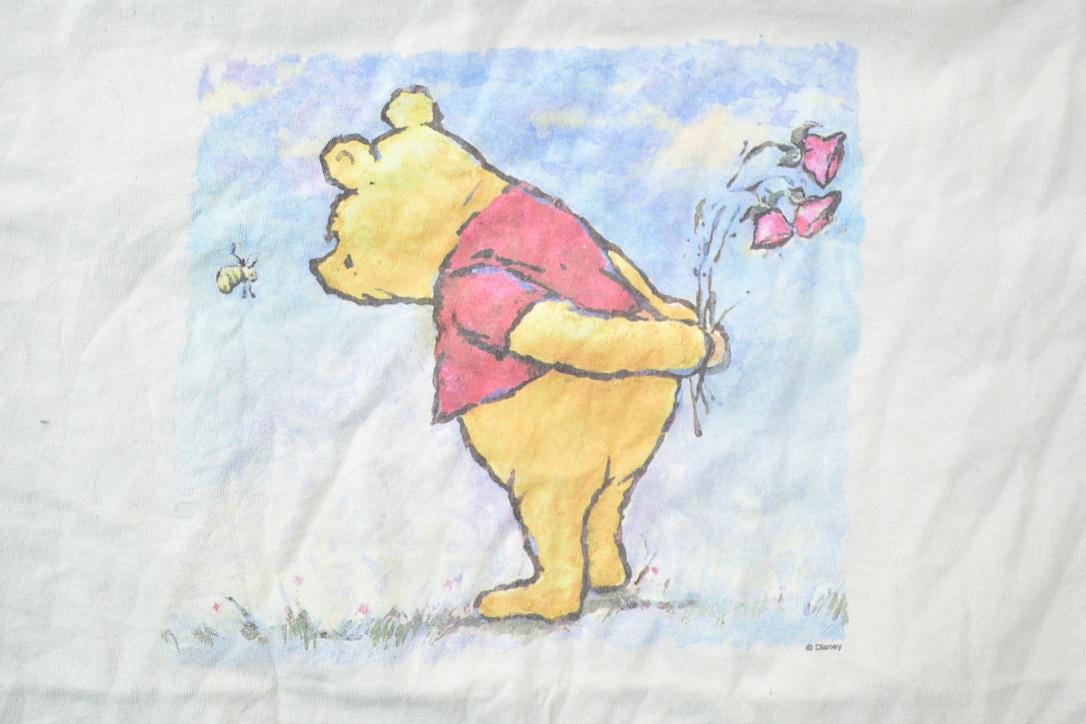 Vintage 1990s Winnie The Pooh Bear Holding Flowers Disney Cartoon Promo T-Shirt