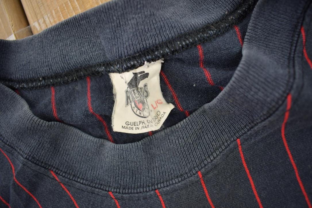 Vintage 1990s Chicago Blackhawks NHL All Over Print Graphic T-Shirt