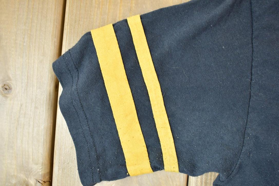 Vintage 1980s Iowa Hawkeyes University Collegiate T-Shirt