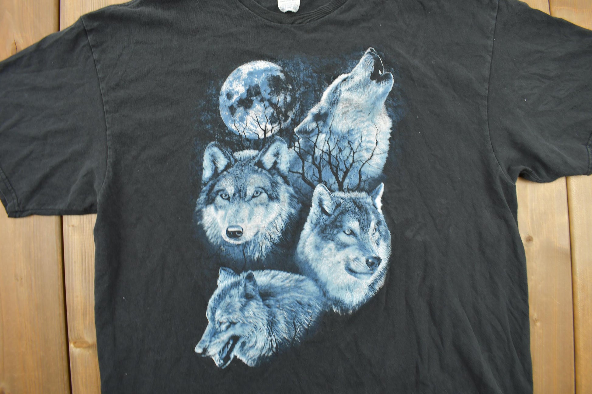Vintage Y2K Grey Wolves Graphic T-Shirt