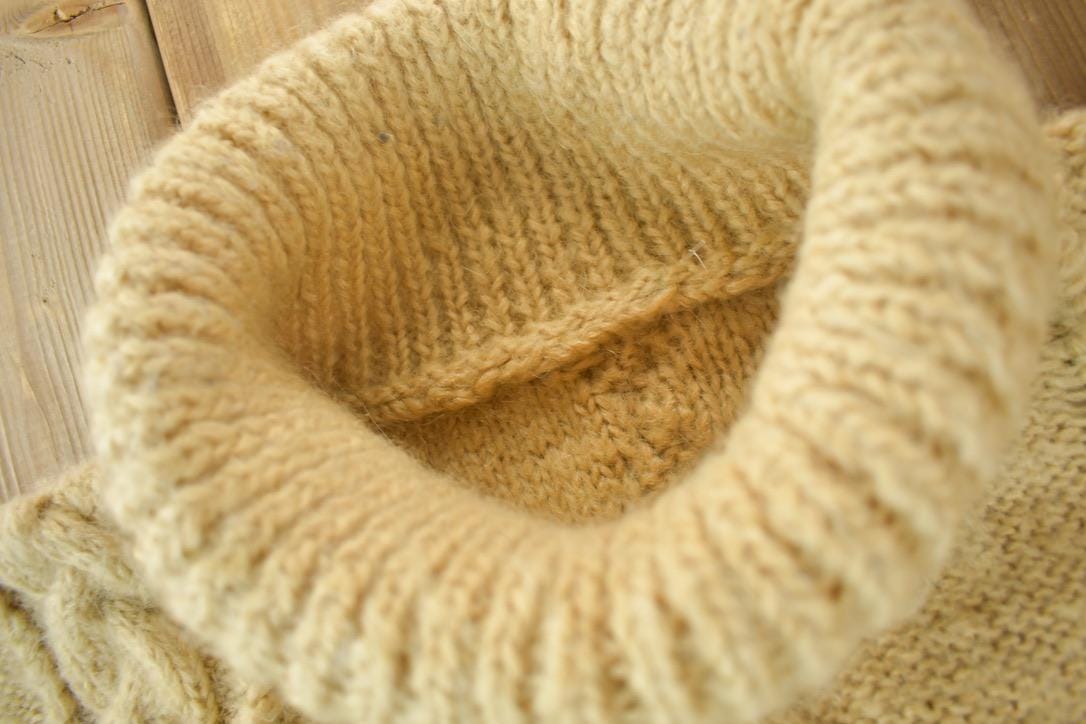 Vintage 1990s 100% Wool 3D Cable Knit Turtleneck Sweater