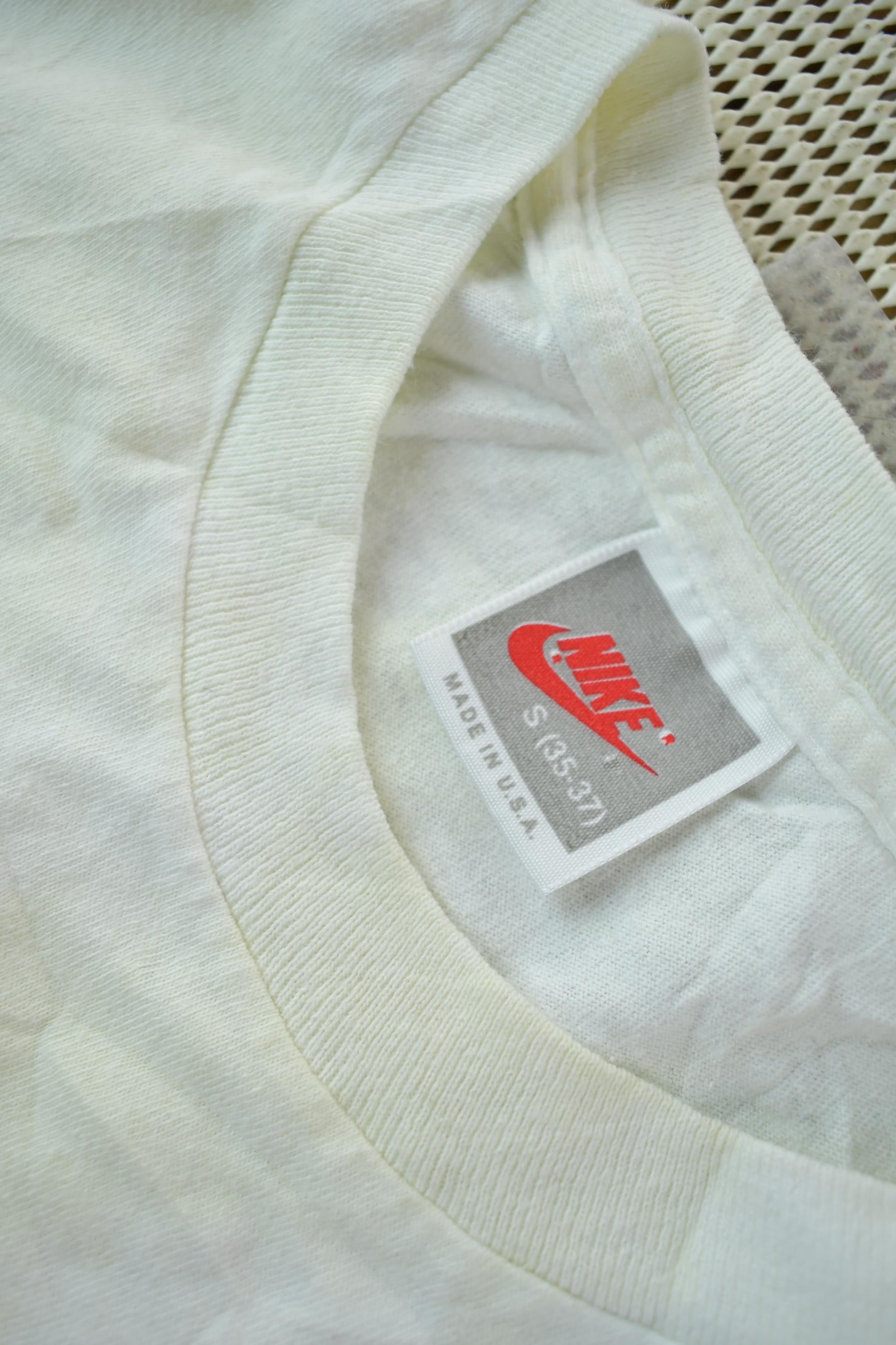 Vintage 1990s Nike Grey Tag Graphic T-Shirt