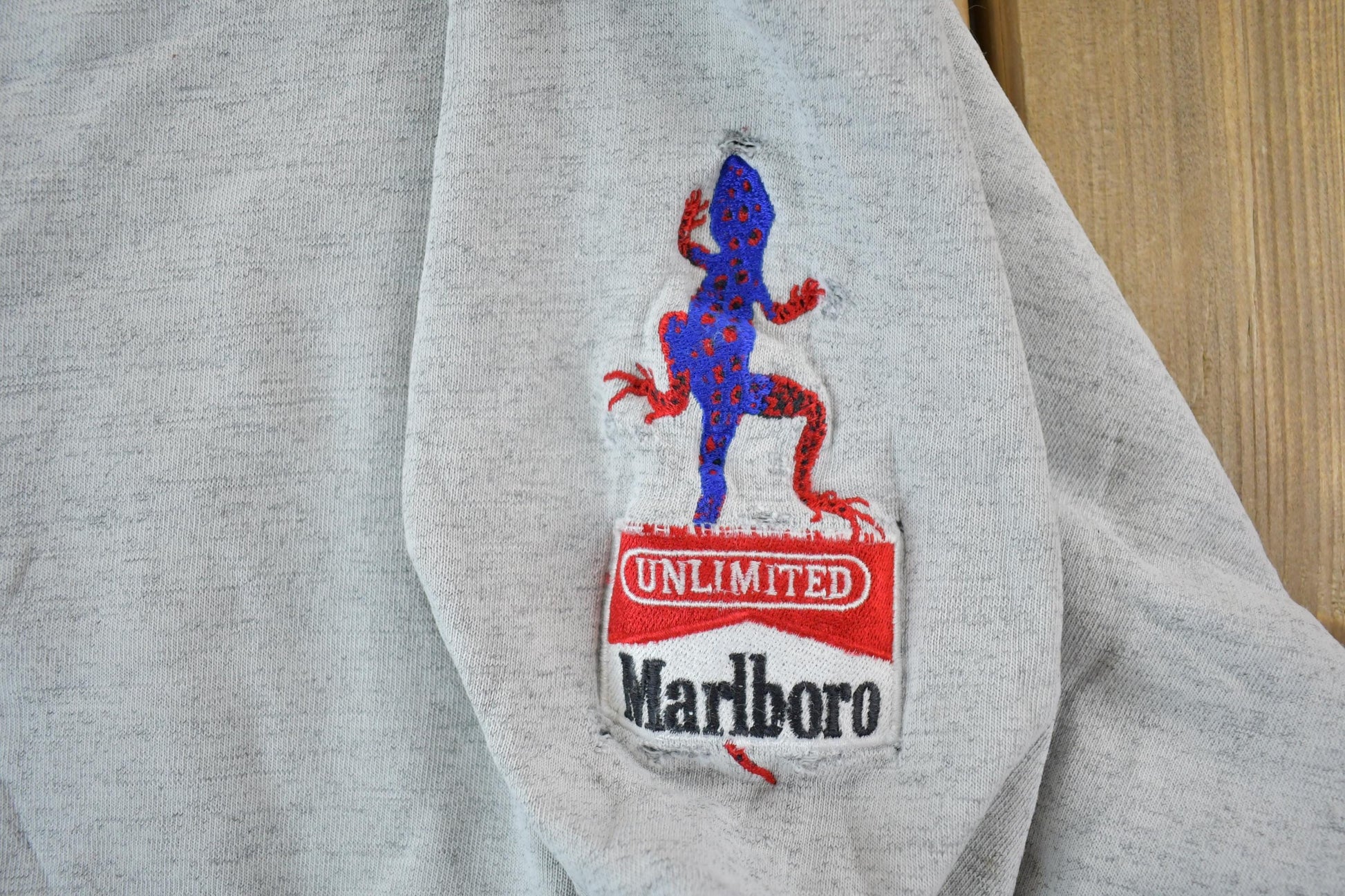 Vintage 1990s Marlboro Unlimited Gecko Crewneck Sweatshirt