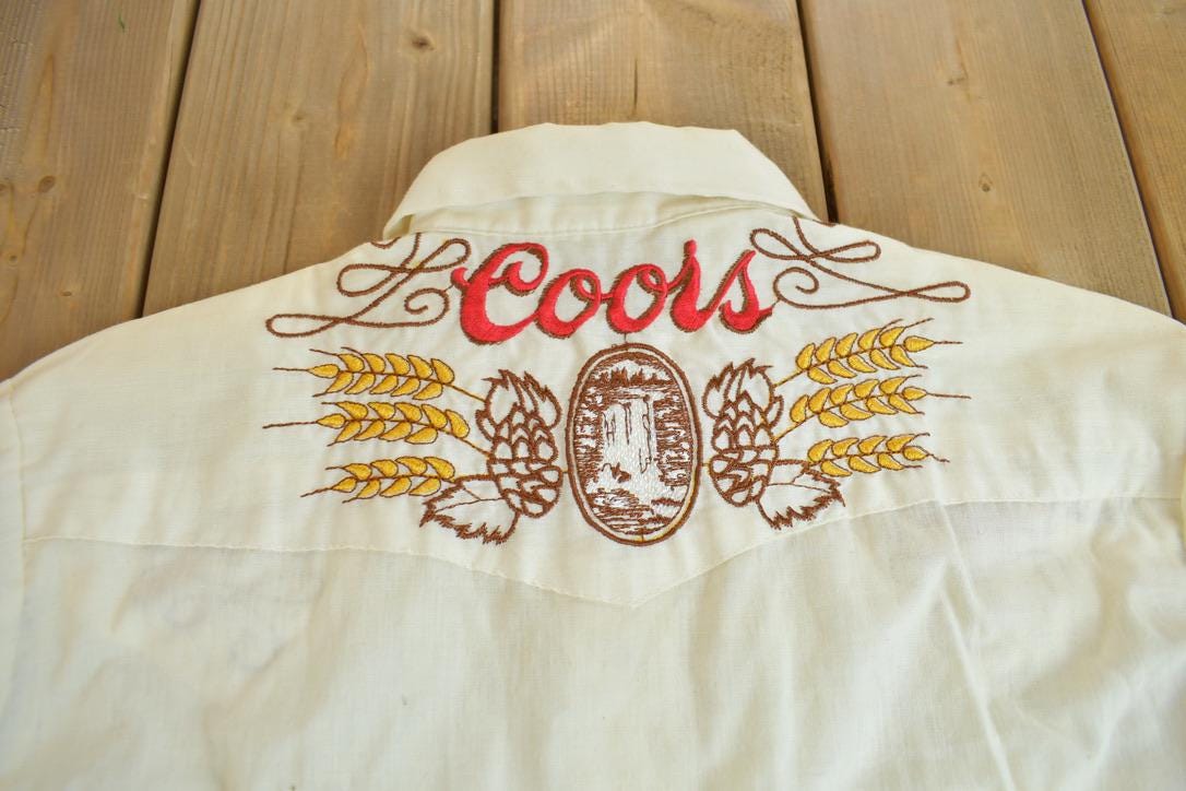 Vintage 1970s Coors Embroidered Western Style Long Tail Button Up Shirt