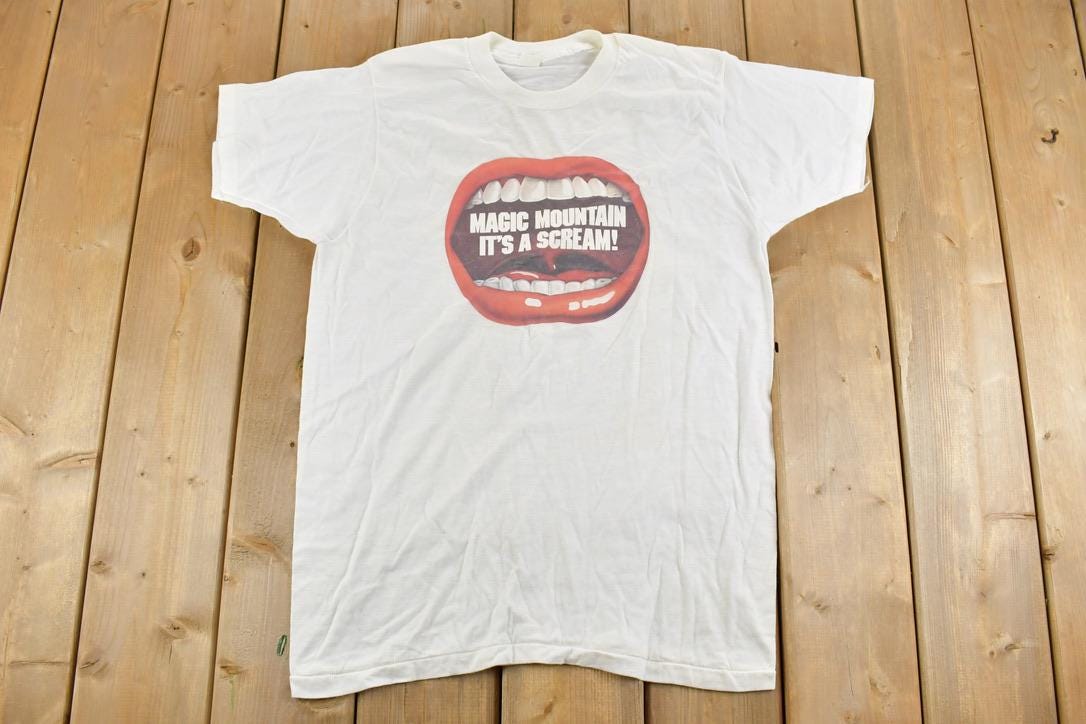 Vintage 1980s Magic Mountain It's A Scream Souvenir T-Shirt