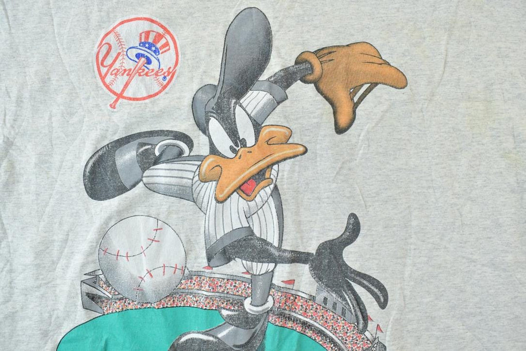 Vintage 1993 New York Yankees Warner Bros Daffy Duck Long Night Dress MLB Graphic T-Shirt