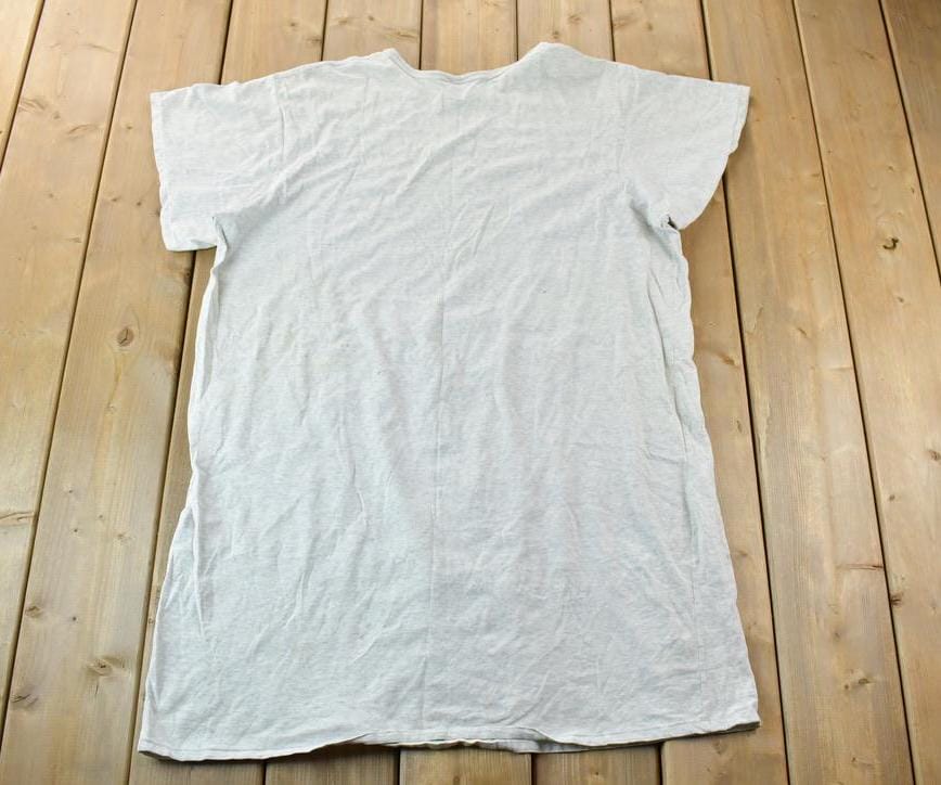 Vintage 1993 New York Yankees Warner Bros Daffy Duck Long Night Dress MLB Graphic T-Shirt