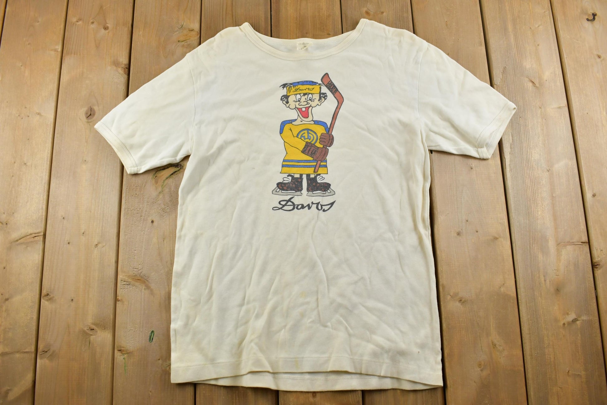 Vintage 1980s Davos Hockey Cartoon Graphic T-Shirt