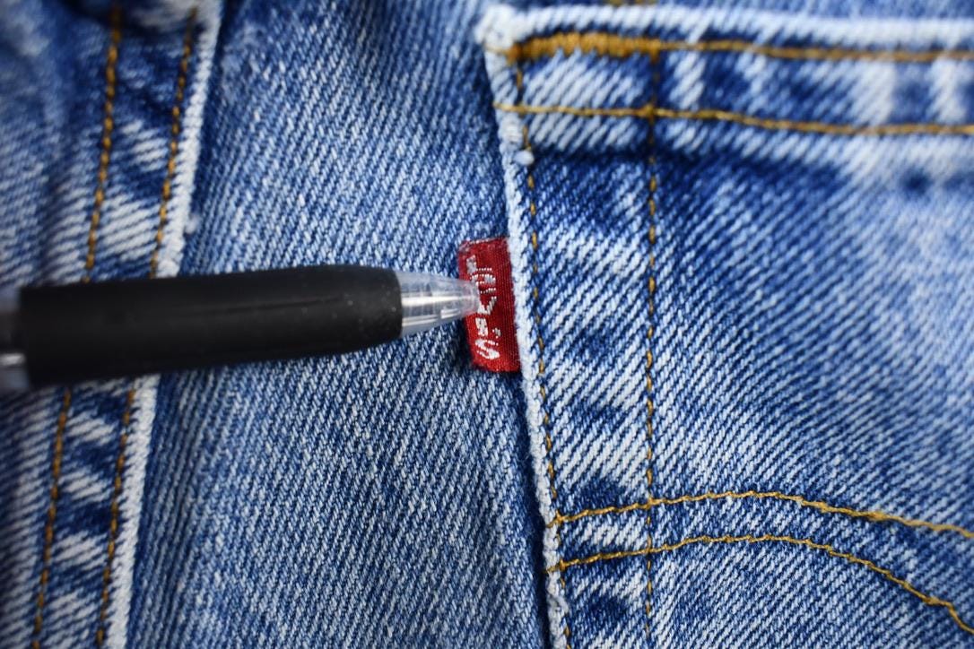 Vintage 1990s Levis Red Tab 550 Denim Jeans Size 32 x 27.5