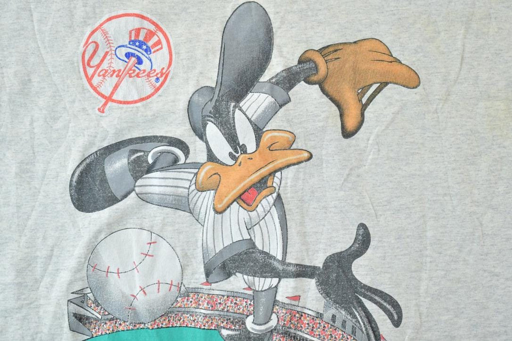 Vintage 1993 New York Yankees Warner Bros Daffy Duck Long Night Dress MLB Graphic T-Shirt